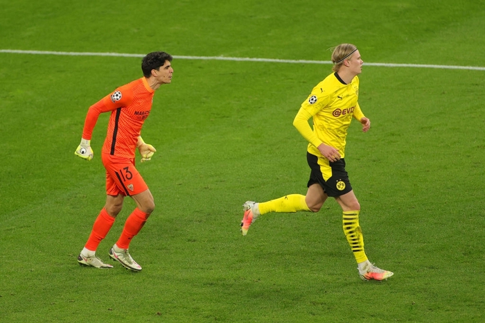 Erling Haaland hai lần sút tung lưới thủ môn trong một pha ghi bàn cho Dortmund - Ảnh 6.