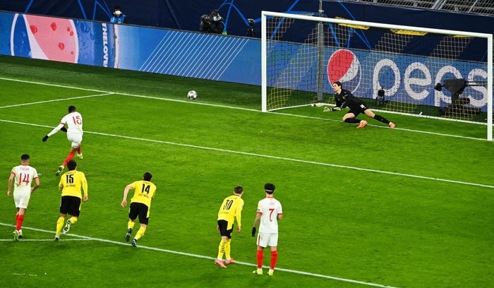 Erling Haaland hai lần sút tung lưới thủ môn trong một pha ghi bàn cho Dortmund - Ảnh 10.