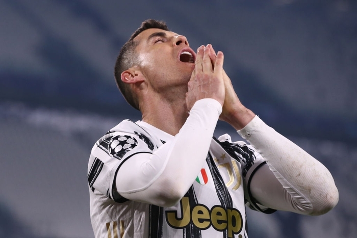 Ronaldo bị chỉ trích vì &quot;sợ bóng&quot; khiến Juve cay đắng rời Champions League - Ảnh 3.