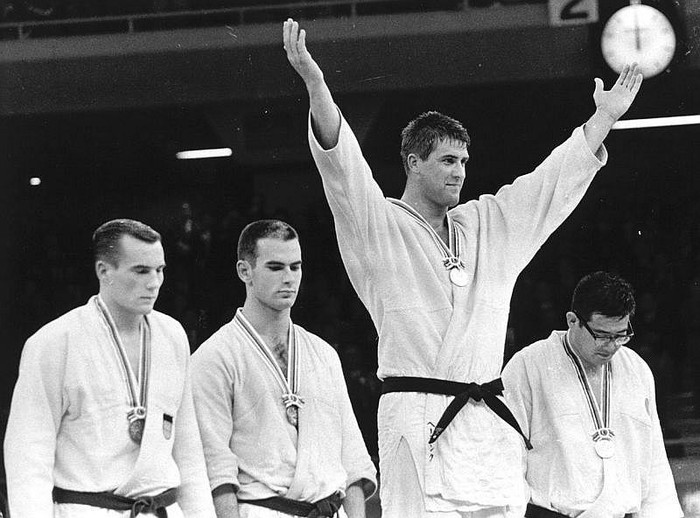 Judo Nhật đã bị thay đổi như thế nào dưới bàn tay các tuyển thủ vật phương Tây (Kỳ 1: Gã khổng lồ Hà Lan đạp đổ lý tưởng của Judo) - Ảnh 2.