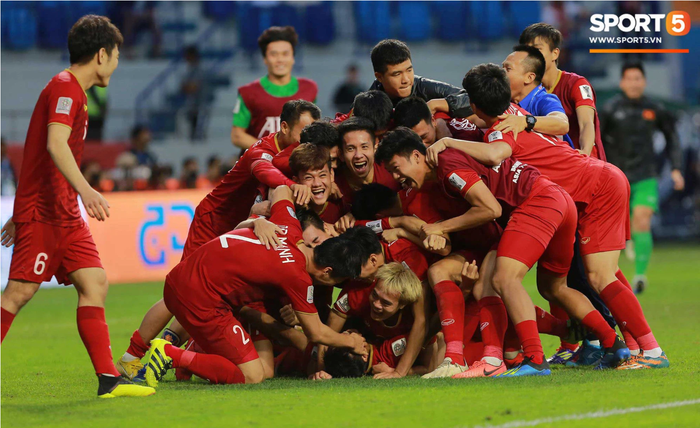 Vòng loại World Cup: Tuyển Việt Nam trở lại sân đấu ghi dấu lịch sử, nơi HLV Park Hang-seo khiến cả châu Á bất ngờ - Ảnh 1.