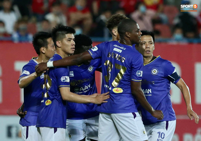 Đánh bại Hải Phòng 2-0 ngay tại Lạch Tray, Hà Nội FC có những điểm số đầu tiên tại V.League 2021 - Ảnh 1.