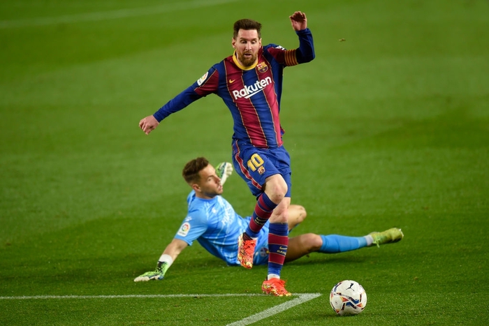Messi lập cú đúp sút xa &quot;đẹp như mơ&quot;, Barca đại thắng để tiến gần ngôi đầu bảng La Liga - Ảnh 3.