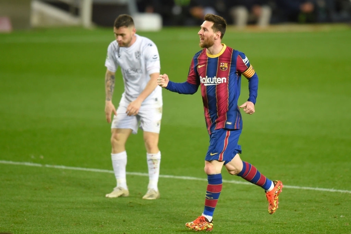 Messi lập cú đúp sút xa &quot;đẹp như mơ&quot;, Barca đại thắng để tiến gần ngôi đầu bảng La Liga - Ảnh 1.