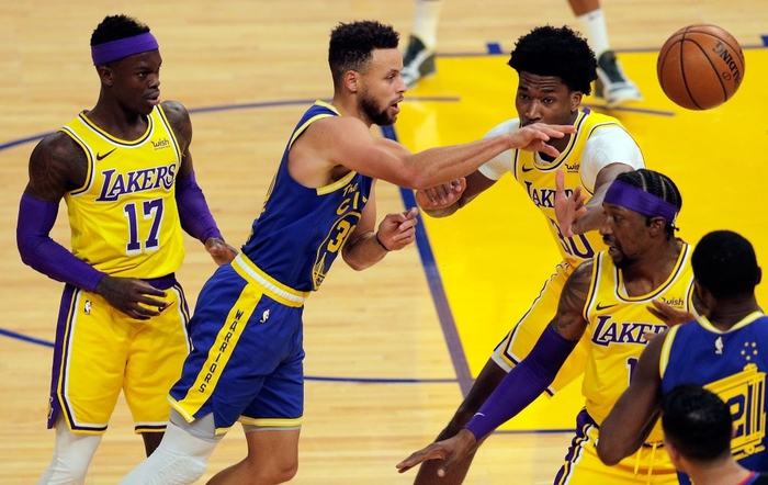Stephen Curry lập kỉ lục, Golden State Warriors vẫn thảm bại trước Los Angeles Lakers - Ảnh 1.