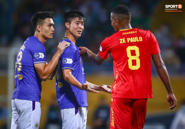 Trận Hà Nội FC – Thanh Hoá bị hoãn vì một đội chỉ còn 10 cầu thủ - Ảnh 1.
