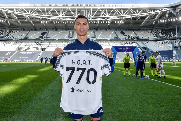 Ronaldo trải qua kết cục đắng ngắt trong ngày vinh dự nhận áo &quot;The G.O.A.T&quot; - Ảnh 1.