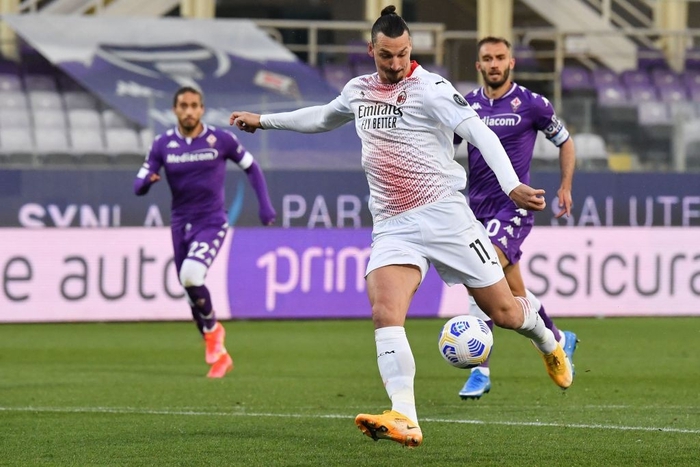 Thắng kịch tính Fiorentina, Milan gia tăng cách biệt với Juventus - Ảnh 1.