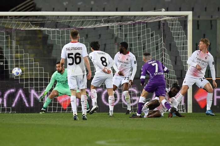 Thắng kịch tính Fiorentina, Milan gia tăng cách biệt với Juventus - Ảnh 4.