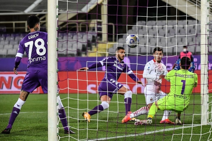 Thắng kịch tính Fiorentina, Milan gia tăng cách biệt với Juventus - Ảnh 5.