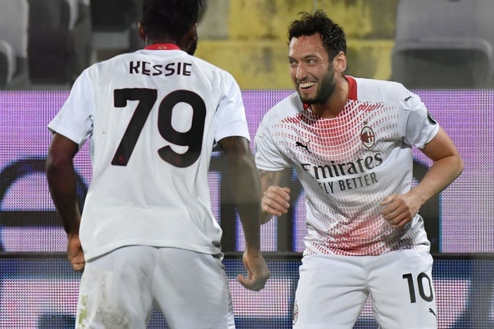 Thắng kịch tính Fiorentina, Milan gia tăng cách biệt với Juventus - Ảnh 6.