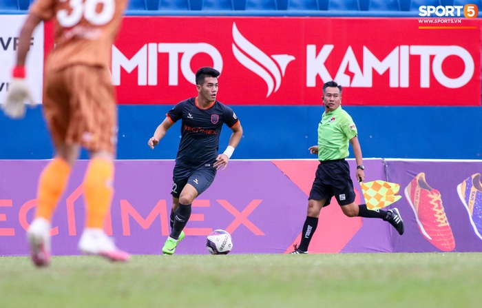Tiến Linh, Văn Vũ cho HLV Masahiro Shimoda (Sài Gòn FC) nhận trái đắng thứ 2 trên đấu trường V.League - Ảnh 3.