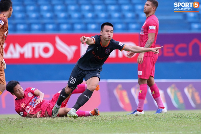 Tiến Linh, Văn Vũ cho HLV Masahiro Shimoda (Sài Gòn FC) nhận trái đắng thứ 2 trên đấu trường V.League - Ảnh 4.