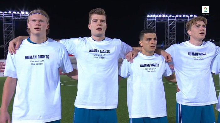 Tuyển Na Uy mặc áo phông &quot;biểu tình&quot; chủ nhà World Cup 2022 - Ảnh 1.