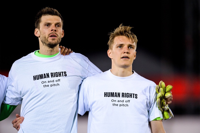 Tuyển Na Uy mặc áo phông &quot;biểu tình&quot; chủ nhà World Cup 2022 - Ảnh 2.