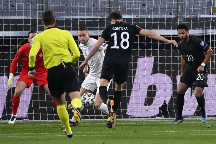 Tuyển Đức thắng dễ trận mở màn vòng loại World Cup 2022, mặc áo phản đối nhân quyền ở nước chủ nhà Qatar - Ảnh 5.