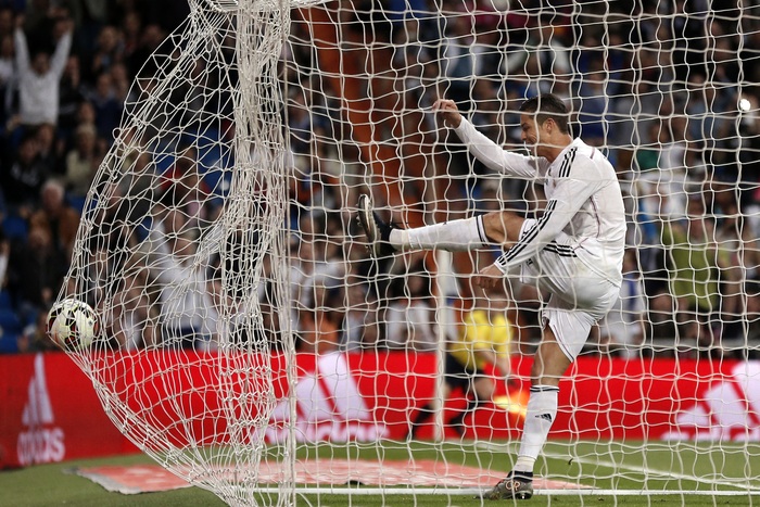 Những khoảnh khắc Ronaldo mất bình tĩnh đến cực độ - Ảnh 5.