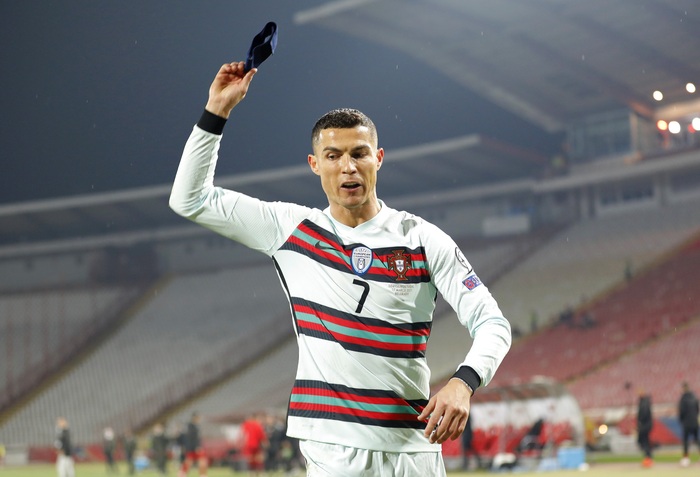 Ronaldo nổi điên với trọng tài, ném băng đội trưởng và tự rời khỏi trận đấu vì bàn thắng hợp lệ nhưng bị từ chối - Ảnh 5.