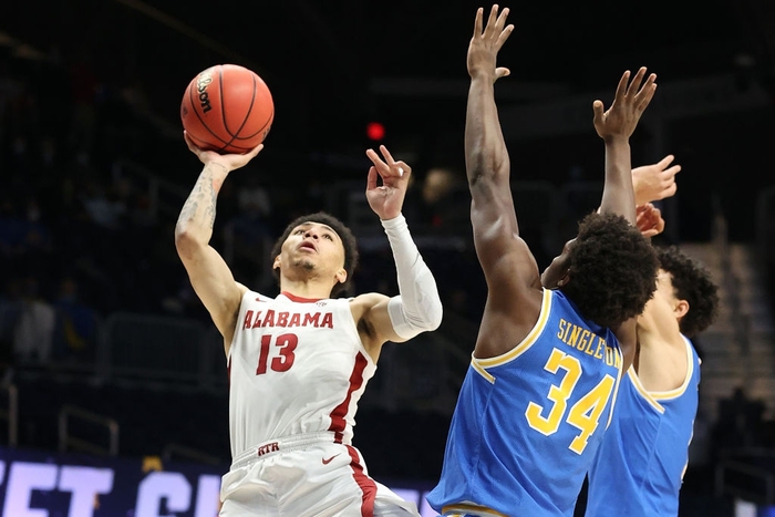 Vượt qua Alabama đầy nghẹt thở, Johnny Juzang cùng UCLA viết tiếp câu chuyện cổ tích ở NCAA March Madness - Ảnh 1.