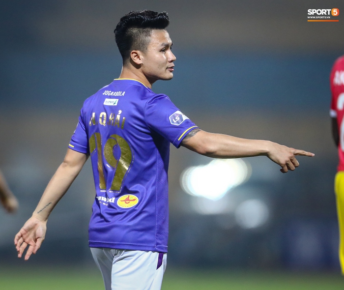 Quang Hải vẫn mặc số 19 ở đội bóng mới - Ảnh 1.