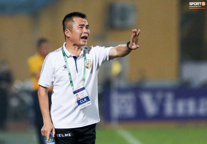 HLV Hà Tĩnh buồn vì học trò sợ, không dám chơi bóng trước Hà Nội FC - Ảnh 1.