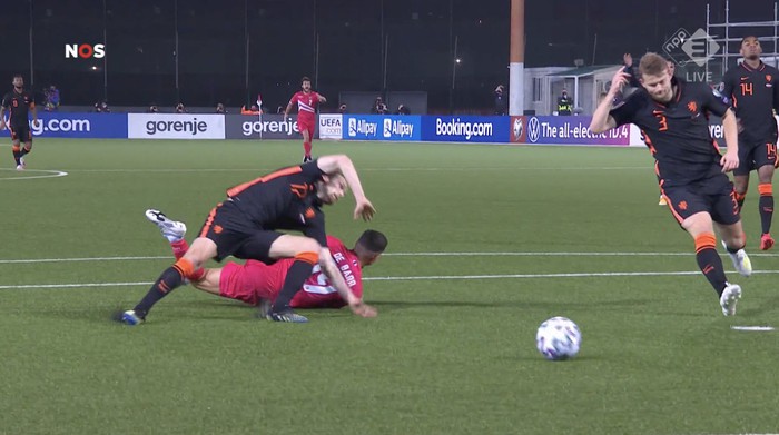 Hậu vệ Daley Blind của tuyển Hà Lan dính chấn thương-3.