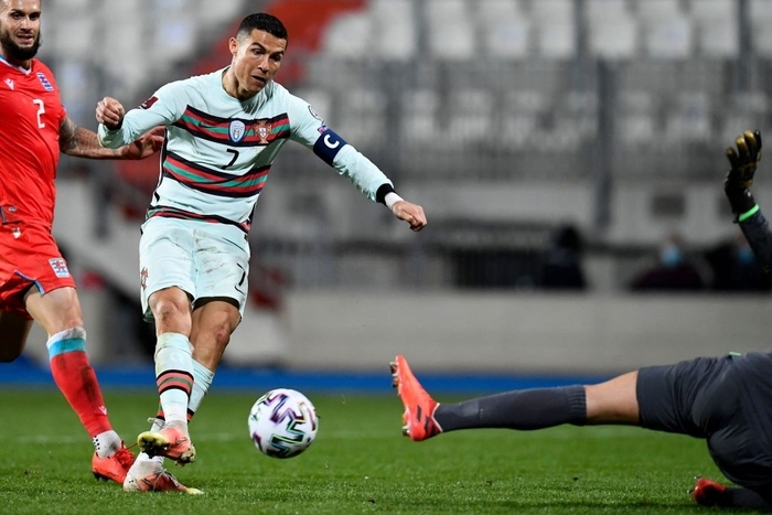 Ronaldo ghi bàn giúp Bồ Đào Nha ngược dòng hạ Luxembourg - Ảnh 7.