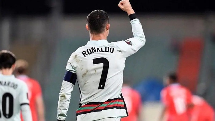 Ronaldo và những ngày thật dài theo đuổi kỳ tích - Ảnh 3.