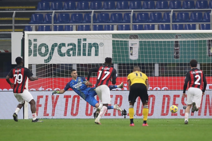 AC Milan thoát hiểm ở giây cuối trước Udinese - Ảnh 8.