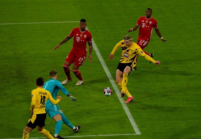 Lewandowski lập hat-trick, Bayern ngược dòng huỷ diệt Dortmund - Ảnh 2.