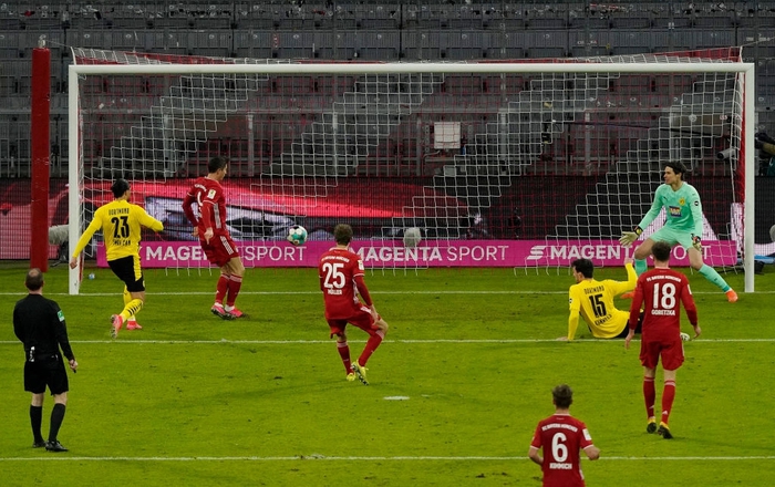 Lewandowski lập hat-trick, Bayern ngược dòng huỷ diệt Dortmund - Ảnh 4.
