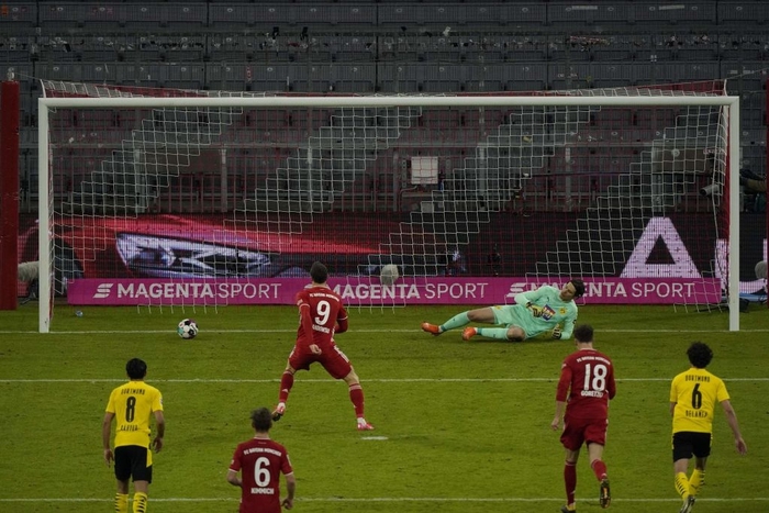 Lewandowski lập hat-trick, Bayern ngược dòng huỷ diệt Dortmund - Ảnh 6.