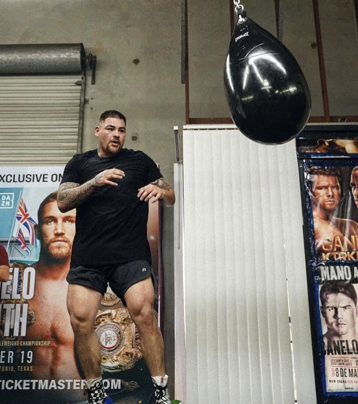 &quot;Gã béo&quot; Andy Ruiz lột xác ngoạn mục trước ngày tái xuất, đáng chú ý nhất là ở đôi chân  - Ảnh 1.