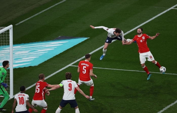 Đội trưởng MU lập công muộn giúp Anh thắng Ba Lan - Ảnh 2.