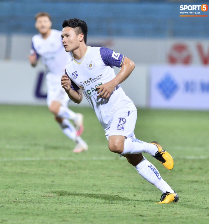 Quang Hải &quot;rực sáng&quot;: Vừa ghi bàn, vừa kiến tạo giúp Hà Nội FC dẫn trước 4-0 Quảng Ninh - Ảnh 1.
