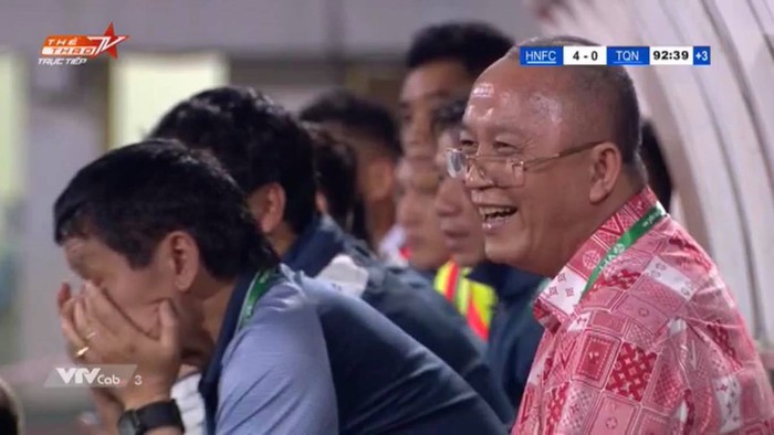 Bầu Đức &quot;troll&quot; chủ tịch Than Quảng Ninh khi thua đậm Hà Nội FC: &quot;Thua mà cười toe toét đây này&quot;  - Ảnh 2.