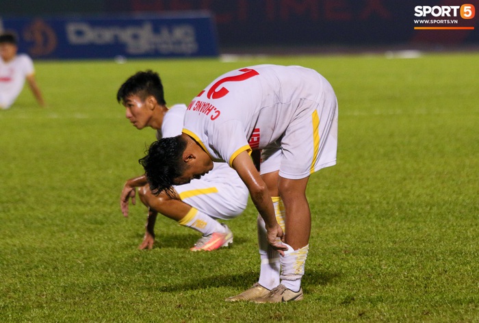 U19 Nutifood gục ngã, oà khóc sau trận chung kết U19 quốc gia - Ảnh 2.