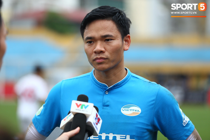 Thủ môn Nguyên Mạnh cầu mong Hà Nội FC cầm chân HAGL để Viettel hưởng lợi - Ảnh 1.