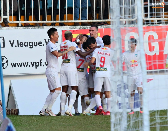 V.League đột biến sau vòng 10: Nam Định âm thầm đua vô địch, Hà Nội FC đã biết hoảng - Ảnh 1.