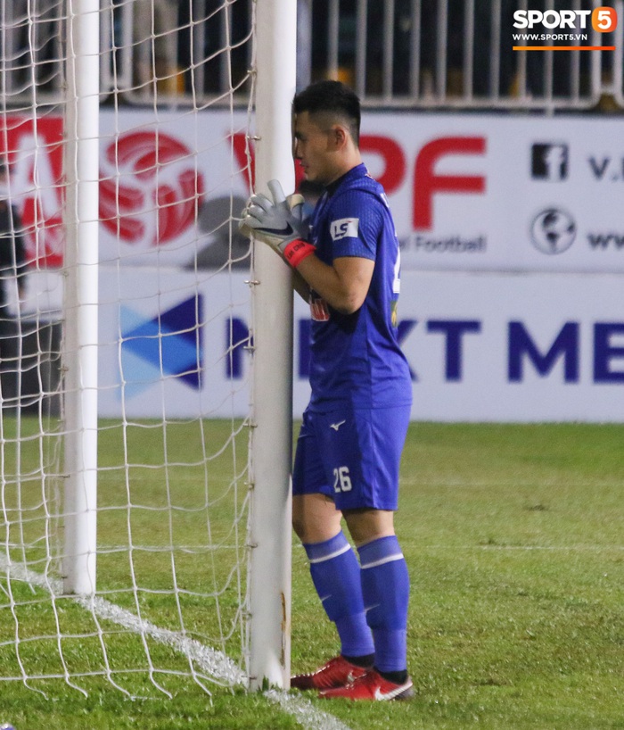 Nguyễn Tuấn Anh ăn mừng cực dị cùng Hữu Tuấn sau trận thắng Hà Nội FC - Ảnh 8.