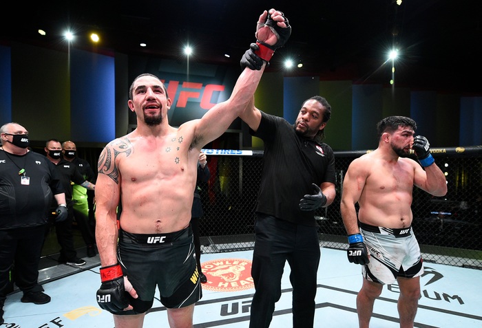 Robert Whittaker đánh bại Kelvin Gastelum sau 5 hiệp, đòi tái đấu cùng Israel Adesanya - Ảnh 8.