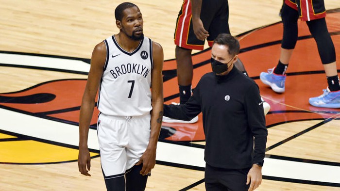 Dính chấn thương từ sớm, Kevin Durant &quot;bất lực&quot; nhìn Brooklyn Nets thua suýt soát Miami Heat - Ảnh 3.