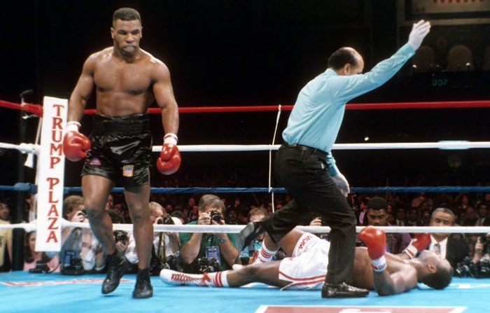 16 năm sau ngày giải nghệ, Mike Tyson tiết lộ nguyên nhân đi giày mà không đi tất trên võ đài - Ảnh 1.