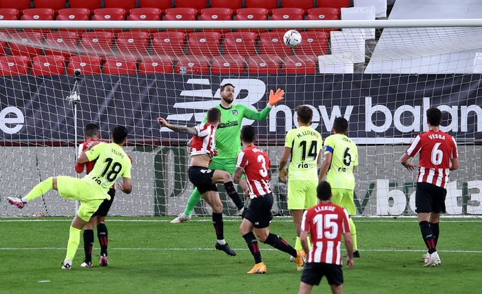 Nhận thất bại trước Bilbao, Atletico Madrid đứng trước nguy cơ mất ngôi đầu bảng - Ảnh 6.