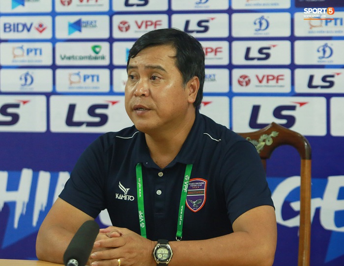 HLV Nguyễn Thanh Sơn tiết lộ điều bất ngờ về Tiến Linh sau trận thua trước HLHT - Ảnh 2.