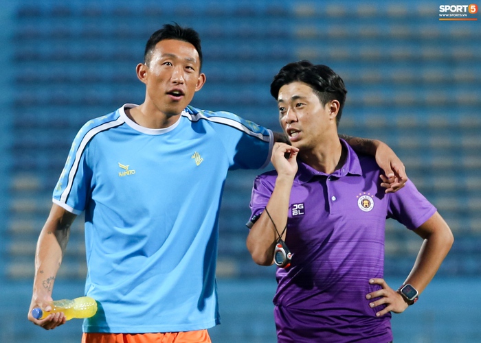 Cầu thủ Hà Nội FC xem HAGL thi đấu qua điện thoại, thất vọng khi Công Phượng ghi bàn - Ảnh 7.