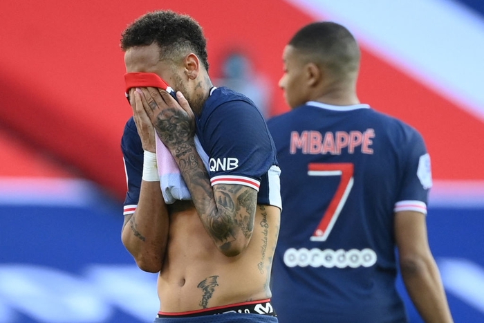 Neymar &quot;nổi đóa&quot; trả đũa, PSG thua đối thủ trực tiếp cho ngôi vô địch - Ảnh 1.
