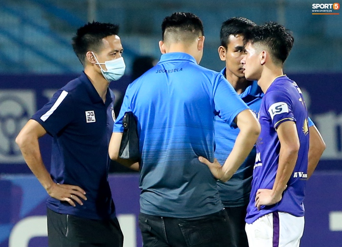 Quang Hải nhăn mặt vì đồng đội, Hà Nội FC thêm &quot;tan hoang&quot; sau trận thua Viettel - Ảnh 7.