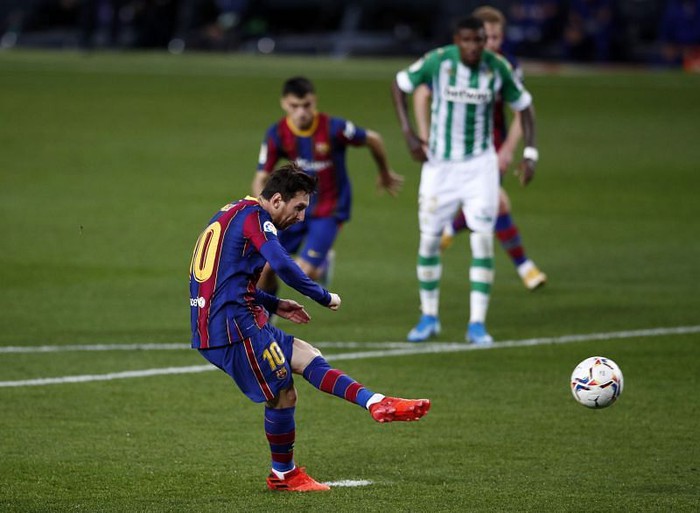 5 thành tích Messi cần đạt được để giành Quả bóng vàng 2021 - Ảnh 1.