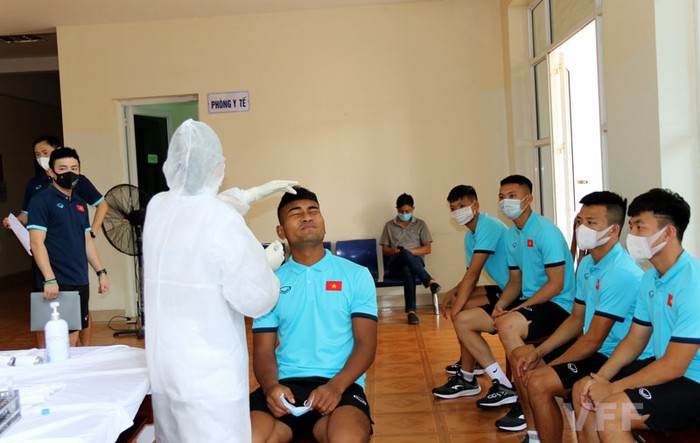 ĐT U22 Việt Nam tập trung trở lại, lấy mẫu xét nghiệm RT-PCR trong ngày đầu hội quân - Ảnh 5.